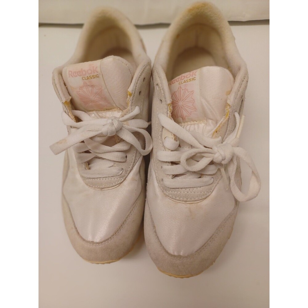 Reebok Classic Women's Size 7 USED WHITE WITH LACES VERY CLEAN